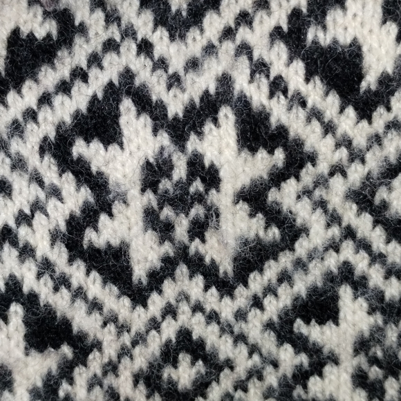 L.L.BEAN Freeport Maine Sweater 85% Wool 15% Nylon sz Extra Small Barbiecore Ski - Picture 6 of 13